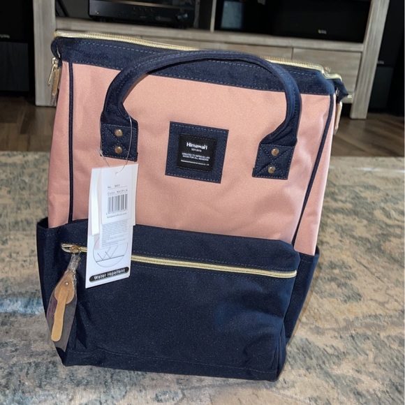 Backpack - Picture 2 of 9